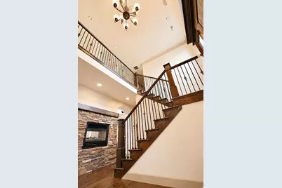 10656 S Crescent Dr, Sandy, UT 84070 - Photo 4