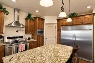 10656 S Crescent Dr, Sandy, UT 84070 - Photo 14