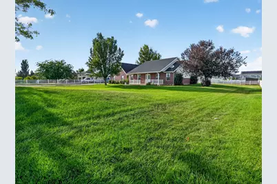 5646 W 4000 S, Hooper, UT 84315 - Photo 2