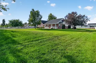 5646 W 4000 S, Hooper, UT 84315 - Photo 2