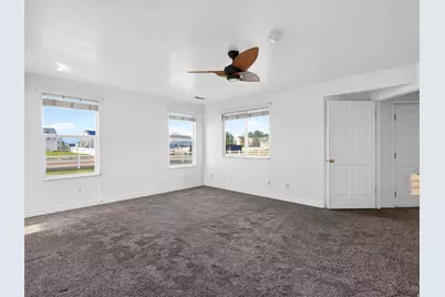 5646 W 4000 S, Hooper, UT 84315 - Photo 14