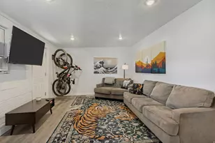 730 E Geranium St, Sandy, UT 84094 - Photo 8