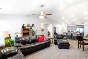 478 W Hyde Park Ln, Kaysville, UT 84037 - Photo 4