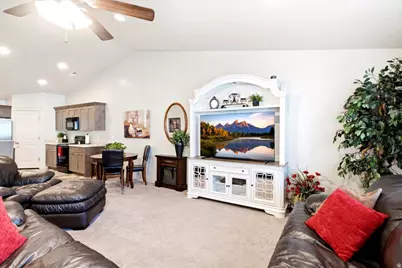 478 W Hyde Park Ln, Kaysville, UT 84037 - Photo 2