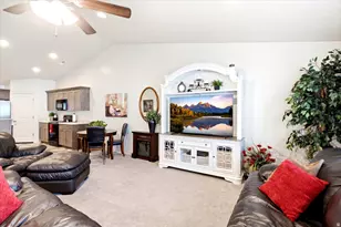 478 W Hyde Park Ln, Kaysville, UT 84037 - Photo 2