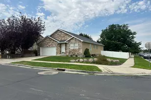 6728 W Oak Vista Dr, West Jordan, UT 84081 - Photo 2