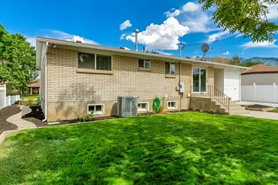 10452 S Buddlea Dr, Sandy, UT 84094 - Photo 32