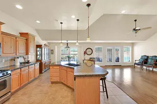 5584 S 250 E, Washington Terrace, UT 84405 - Photo 6