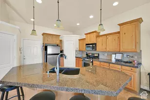 5584 S 250 E, Washington Terrace, UT 84405 - Photo 8
