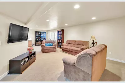 5584 S 250 E, Washington Terrace, UT 84405 - Photo 16