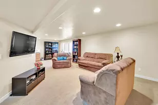 5584 S 250 E, Washington Terrace, UT 84405 - Photo 16