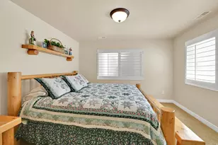 5584 S 250 E, Washington Terrace, UT 84405 - Photo 24