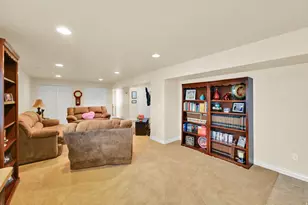 5584 S 250 E, Washington Terrace, UT 84405 - Photo 18