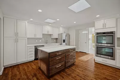 4845 S Bron Breck St, Holladay, UT 84117 - Photo 16
