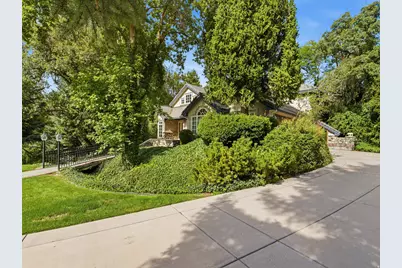 4671 S Wander Ln E, Holladay, UT 84117 - Photo 4