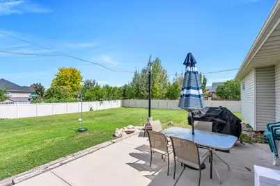 2302 W 1900 S, Syracuse, UT 84075 - Photo 32