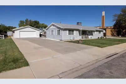 65 N Clark St, Green River, UT 84525 - Photo 2