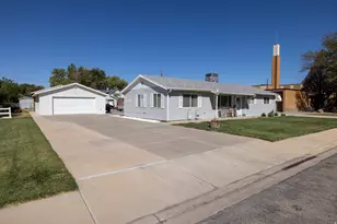 65 N Clark St, Green River, UT 84525 - Photo 2