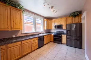 384 E St, Salt Lake City, UT 84103 - Photo 2