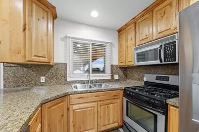 4539 S 375 E, Washington Terrace, UT 84405 - Photo 8