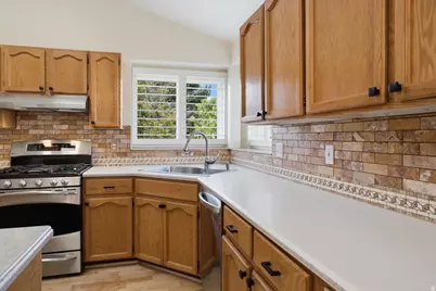 2313 E Rockview Dr S, Sandy, UT 84092 - Photo 12