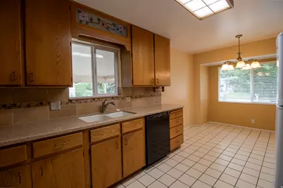 6192 S Vinecrest Dr E, Murray, UT 84121 - Photo 4