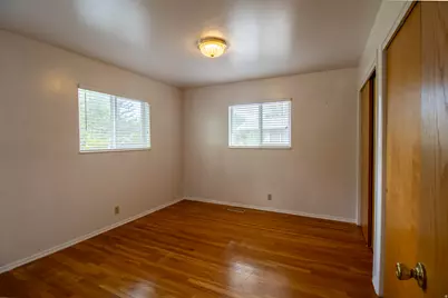 6192 S Vinecrest Dr E, Murray, UT 84121 - Photo 10