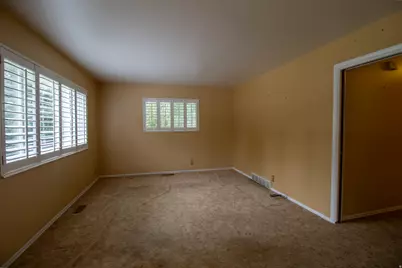 6192 S Vinecrest Dr E, Murray, UT 84121 - Photo 8