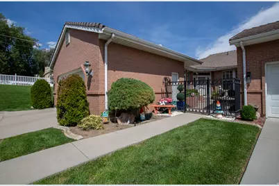 5302 S Birch Point Rd E, Murray, UT 84117 - Photo 2