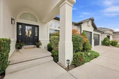 8921 S Somerton Cir, Sandy, UT 84093 - Photo 2