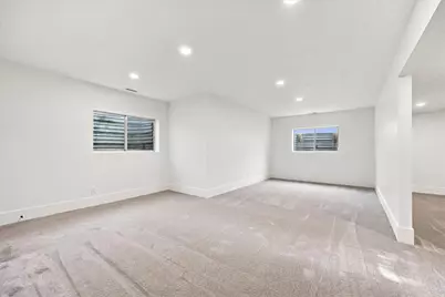 8921 S Somerton Cir, Sandy, UT 84093 - Photo 30