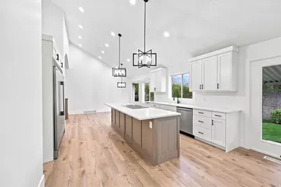 8921 S Somerton Cir, Sandy, UT 84093 - Photo 10