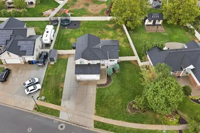 1808 Heritage Pkwy, Syracuse, UT 84075 - Photo 2