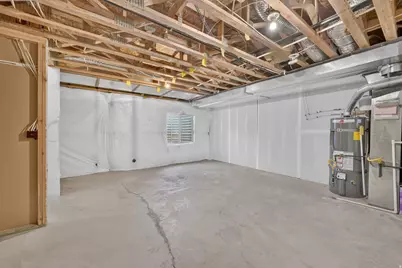 1316 S Mountain Crest Dr W, Woods Cross, UT 84087 - Photo 18