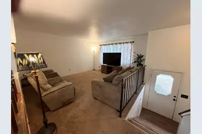 881 W 400 S, Vernal, UT 84078 - Photo 2