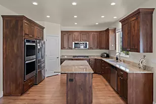 2752 W 725 N, Layton, UT 84041 - Photo 10