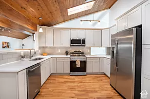2407 E Hunts End Dr, Sandy, UT 84092 - Photo 10