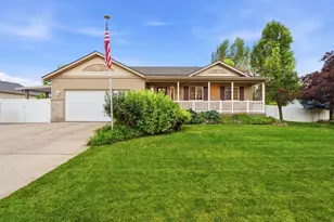 910 W Garden Circle, Nibley, UT 84321 - Photo 2
