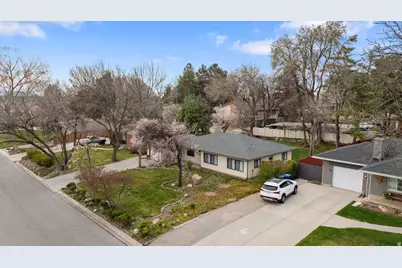 1889 E 4675 S, Holladay, UT 84117 - Photo 4