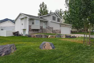 554 N 7th St E, Tooele, UT 84074 - Photo 2