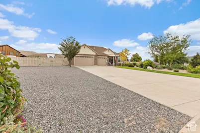 1879 E Tickville Cir, Eagle Mountain, UT 84005 - Photo 4