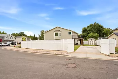 618 Willow Bend Dr, Centerville, UT 84014 - Photo 36
