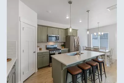 877 N Portman Way, Saratoga Springs, UT 84045 - Photo 4