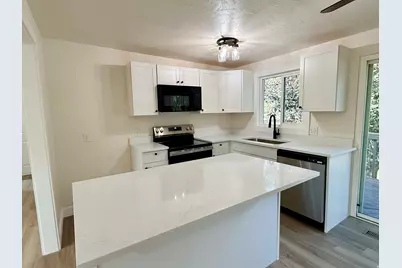 10320 S Clearview Dr, Sandy, UT 84070 - Photo 8