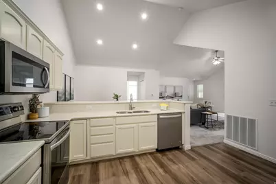 363 N 1030 E #M-4, Lehi, UT 84043 - Photo 12