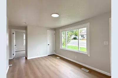 152 S 400 E, Clearfield, UT 84015 - Photo 4