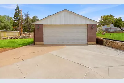 2983 S Orchard Dr, Bountiful, UT 84010 - Photo 2