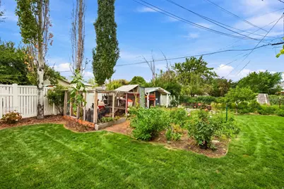 262 E Center St, Bountiful, UT 84010 - Photo 4