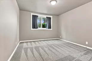 945 E Creek Hill Ln, Midvale, UT 84047 - Photo 12