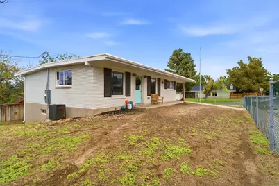 10384 S Amaryllis Dr, Sandy, UT 84094 - Photo 2